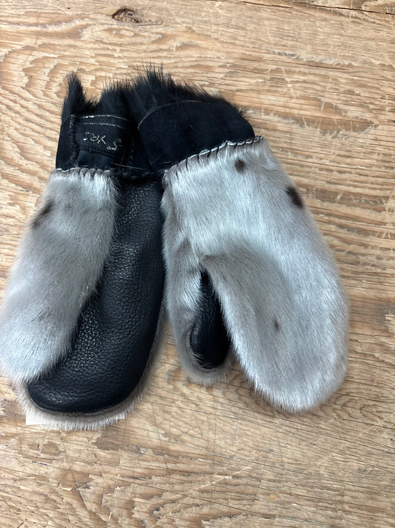 Kids seal skin mitts - Bill Worb Furs
