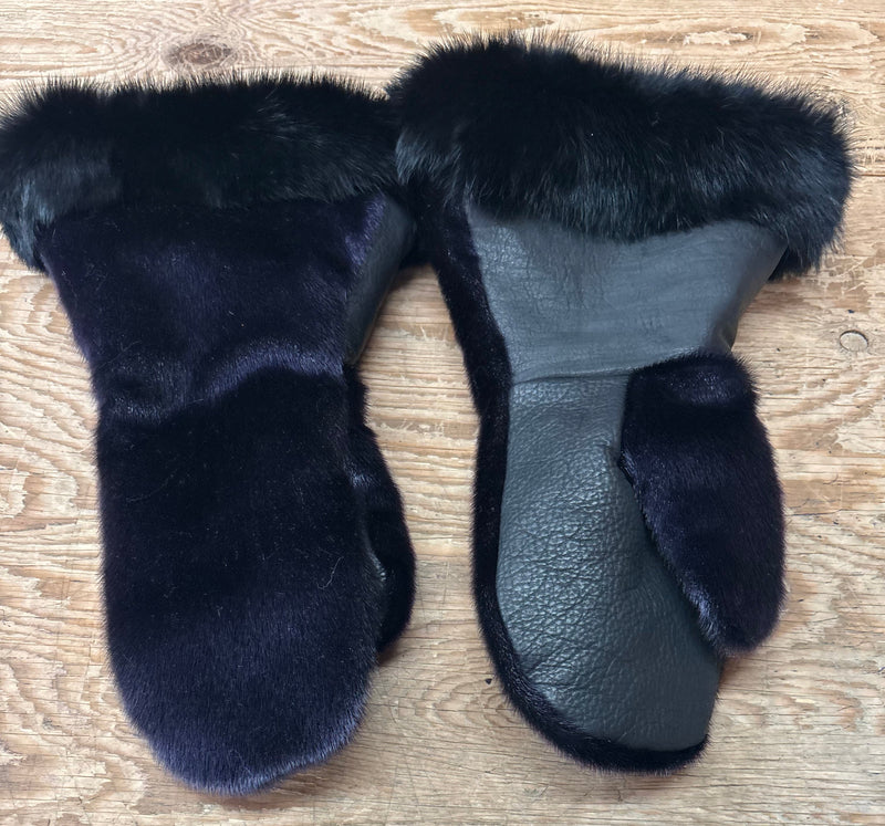 Purple sealskin gauntlets - Bill Worb Furs
