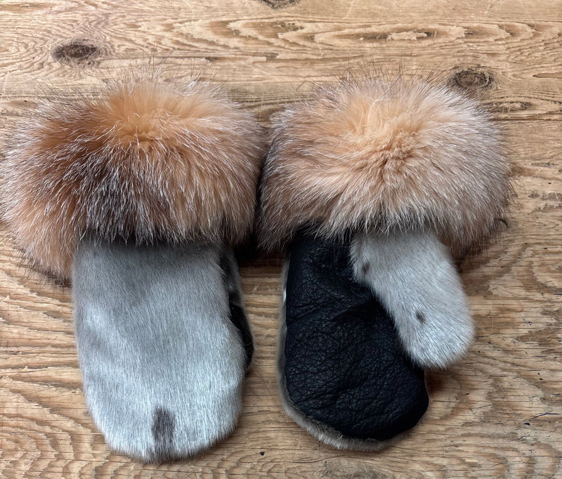 Natural sealskin mitts - Bill Worb Furs