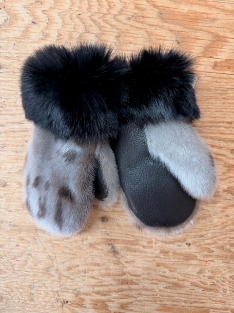 ONE OF A KIND - kids seal mitts