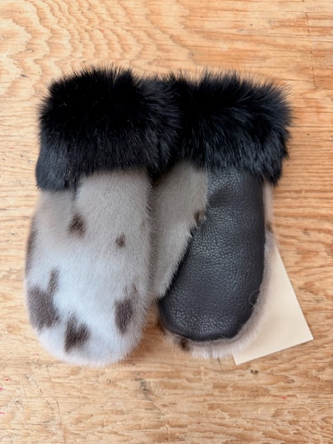 ONE OF A KIND - kids seal mitts